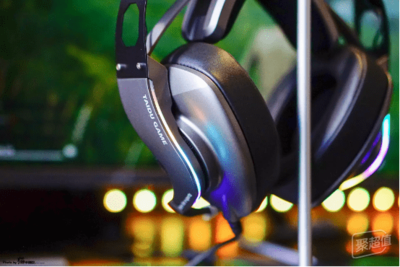 态度决定高度 钛度领航者游戏耳机，电子竞技的听觉革命